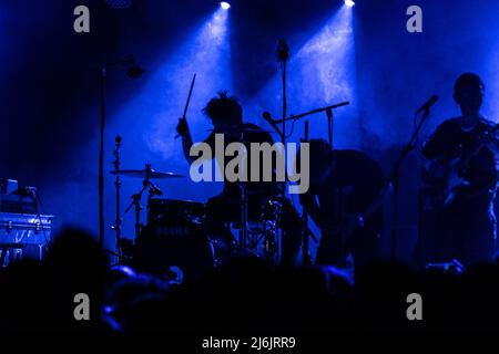 Sheffield, Großbritannien, 1.. Mai 2022. `die Band Squid tritt im Octagan auf. Kredit: Gary Stafford/Alamy Live Nachrichten Stockfoto